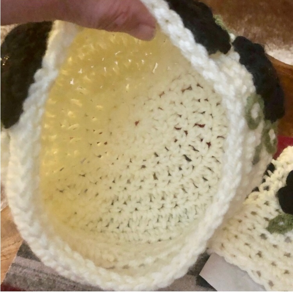 HAND KNIT hat and gloves - Picture 5 of 7